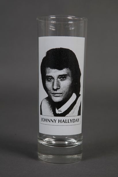 null JOHNNY HALLYDAY
1 glass of the bar in the box-caravan of the tour "Johnny Circus"...