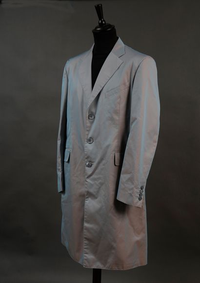 null SLIMANE (1989)
1 costume en satin gris, de marque Givenchy, porté par l'auteur-compositeur-interprète...