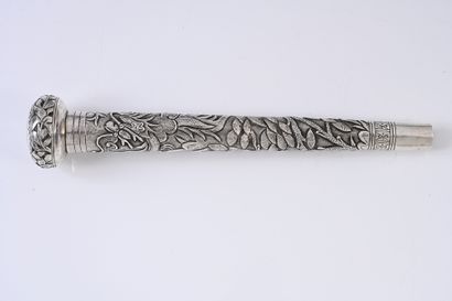 null Silver parasol handle engraved and finely chased with a dragon in a frame of...