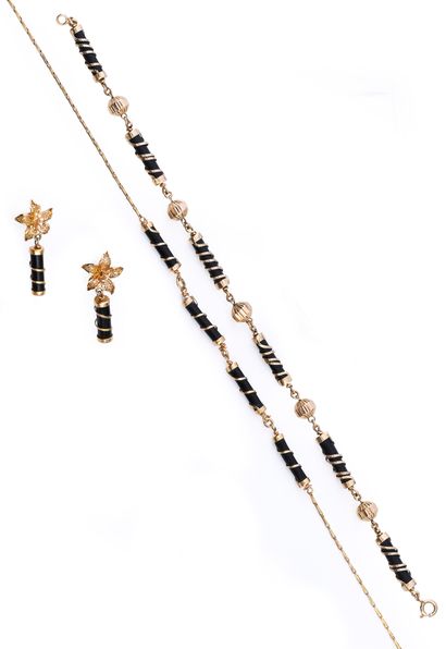 null Parure en or 750e (18K), composé d'un collier, un bracelet et une paire de pendants...