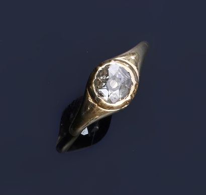 null Bague jonc en or 18k 750e sertie d'un diamant de taille ancienne ( 1,2 ct environ)...