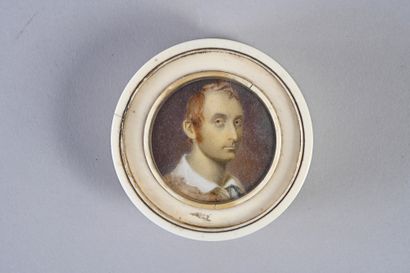 null Round box turned, the lid inlaid with a round miniature portrait of a man with...