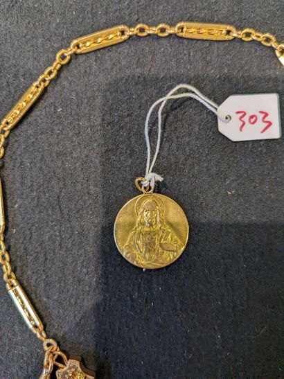 null Médaille religieuse en or 750e (18K), représentant le Sacré- Coeur de Jésus...