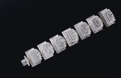 null Important bracelet articulé moderniste en or gris 14k 585e, constitué de sept...