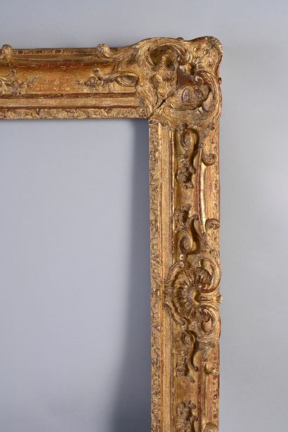 null Very beautiful giltwood frame, carved and openworked with shells, foliage, flowers...