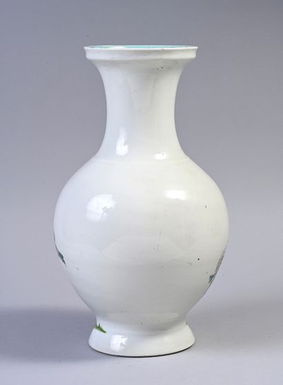 Chine Vase of baluster form out of porcelain with decoration of crane and flowers...