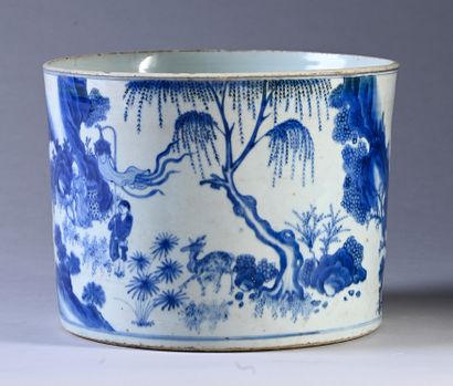 CHINE, Epoque Kangxi, XVIIIe siècle Pot à pinceaux dit « bitong » en porcelaine,...