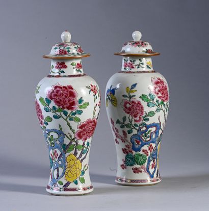 A pair of Famille Rose porcelain vases decorated...