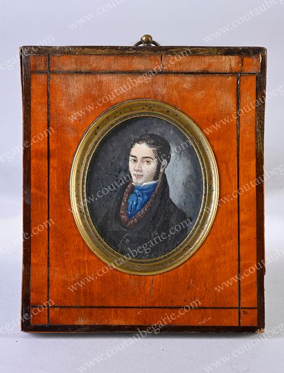 ÉCOLE FRANÇAISE DU XIXe SIÈCLE. Portrait d'un homme à la redingote.
Miniature de...