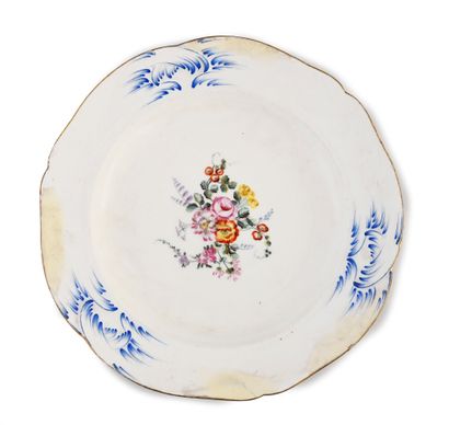 null Assiette « à potage à ornements » en porcelaine de
Vincennes du XVIIIe siècle
Marque...
