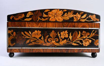 null Box in marquetry of native wood, decorated on all sides with flowering scrolls...