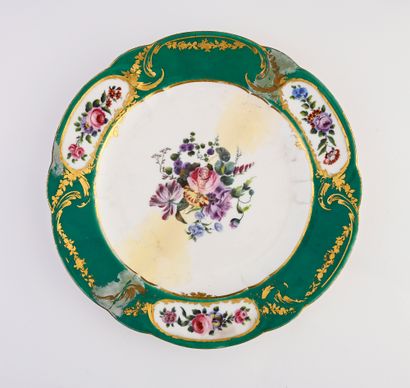 Assiette en porcelaine de Sèvres du XVIIIe...