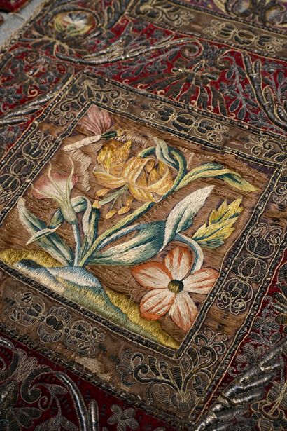 null Five elements of silk embroidered with polychrome threads decorated with flowers,...