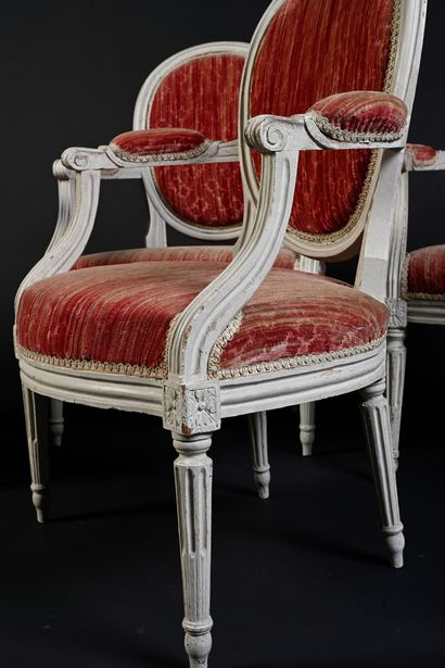 null Suite of four armchairs with white relacquered medallion backs, the armrests...