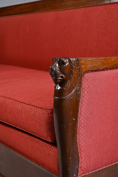null Large mahogany and mahogany veneer bench carved and molded, the armrests with...