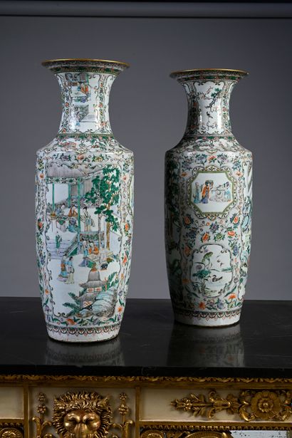null Paire de grands vases balustre en porcelaine de
Chine à décor d'émaux de la...