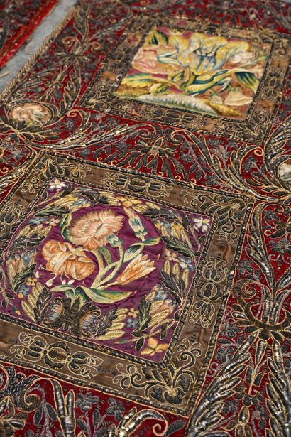 null Five elements of silk embroidered with polychrome threads decorated with flowers,...