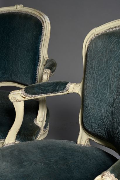 null Pair of large armchairs with cabriolets backs in molded, carved and relacquered...