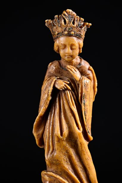null Vierge Marie en cire sculpté et gravé. Debout sur des nuées avec phylactère...