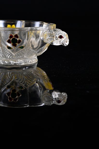 null Rock crystal cup with handles with head of ibex, engraved on the body with a...