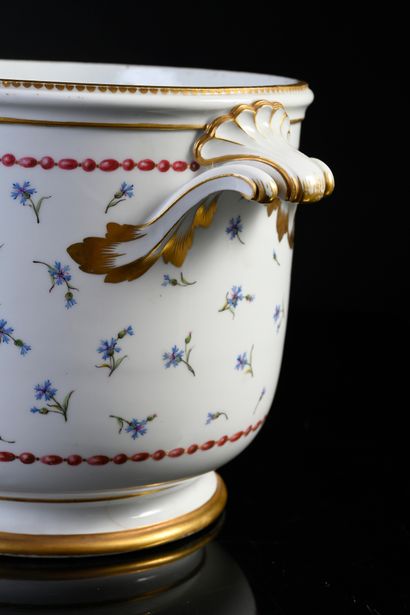 null Rafraichissoir (1ère grandeur) en porcelaine dure de Sèvres du XVIIIe siècle
Marque...