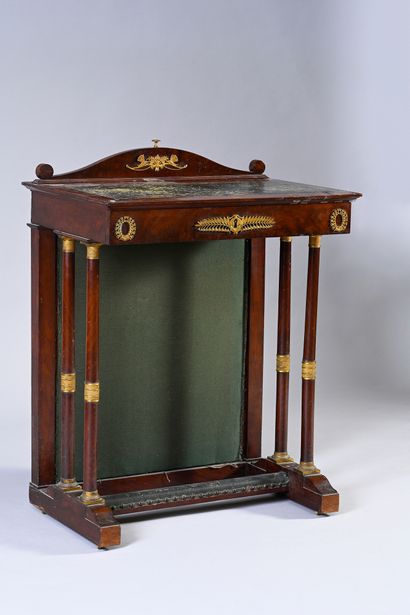 null Writing table forming a screen in mahogany and mahogany veneer, opening to a...