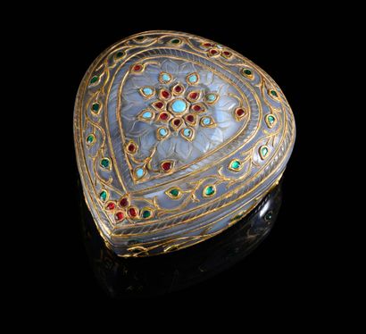 null Covered box in agate jaspered in the shape of heart lid decorated with a stylized...