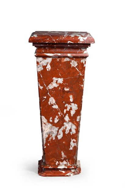 null Pair of red marble sheaths from Languedoc
Height : 114 cm 114 cm - Width : 44...