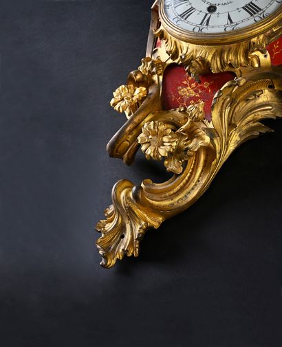 null Wall-mounted cartel in finely chased and gilded bronze with a rocaille decoration...