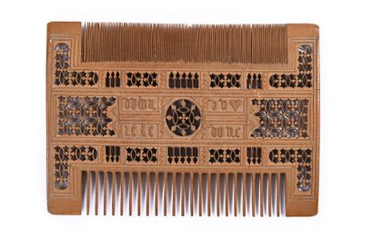 null Comb said liturgical boxwood carved and openwork.
Decorated with geometric patterns,...