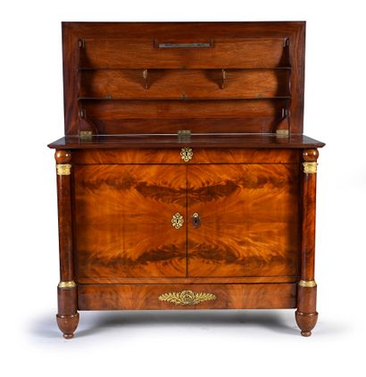 null Pair of mahogany and flamed mahogany veneer chests of drawers opening to two...