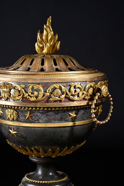 null Rare covered vase forming pot-pourri in steel and chased and gilded bronze,...