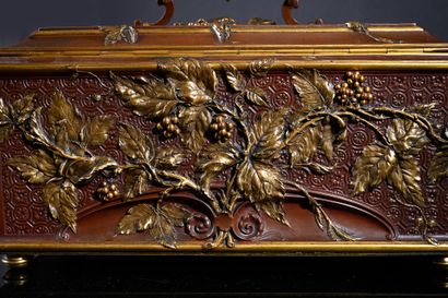 null Important ormolu jewelry box with a red patina and chased in high relief with...