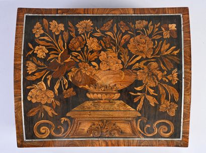 null Box in marquetry of native wood, decorated on all sides with flowering scrolls...