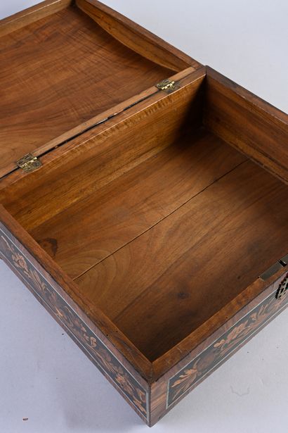 null Box in marquetry of native wood, decorated on all sides with flowering scrolls...