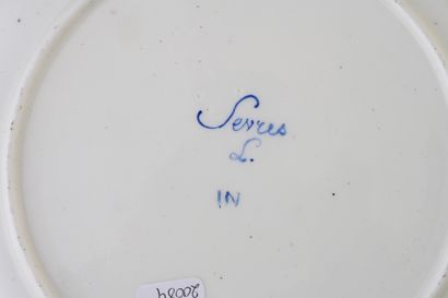 null Assiette « unie » en porcelaine de Sèvres de la fin du XVIIIe siècle
Marque...