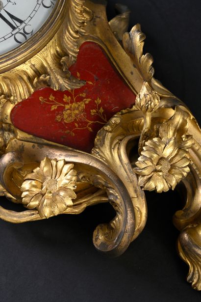 null Wall-mounted cartel in finely chased and gilded bronze with a rocaille decoration...