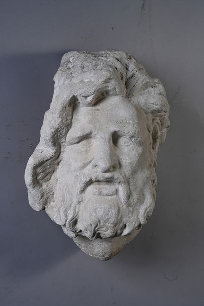 null Tête d'homme barbu en pierre calcaire sculptée.
XIXe siècle
H. : 51 cm
(éro...