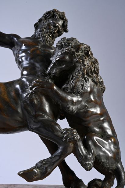null Le centaure Chiron attaquant un lion groupe en bronze à patine brune.
D'après...