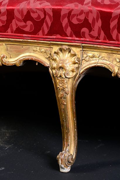 null Large molded, carved and gilded wooden sofa, the compartmentalized back with...