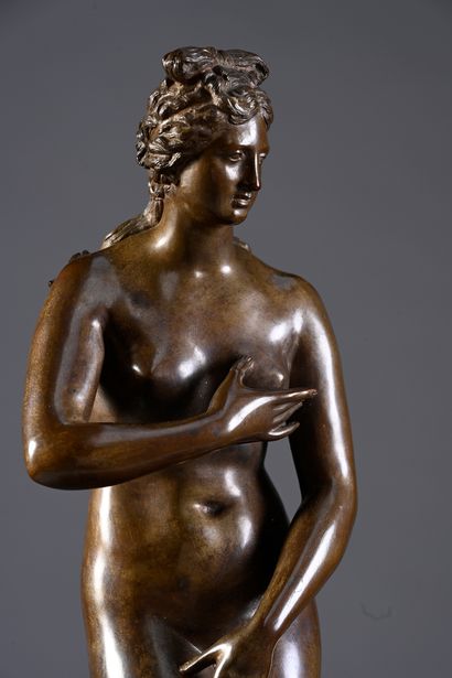 Ecole FRANÇAISE du XVIIIe siècle The chaste venus
Bronze with light brown patina
H....