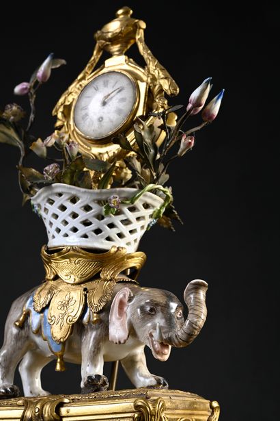 null Clock with the elephant in chased and gilded bronze.
The elephant in Meissen...