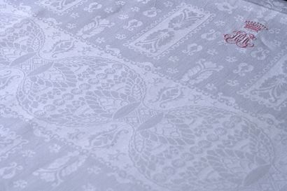 null Damask tablecloth, county crown, mid
XIXth century.
Beautiful linen damask with...