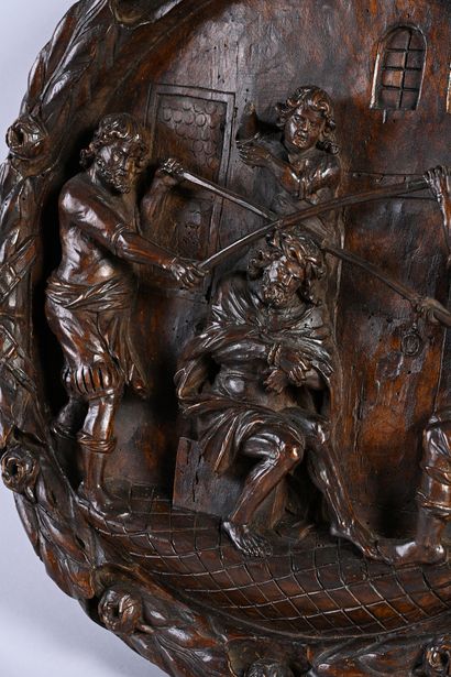 null Tondo in walnut carved in high relief representing the
Coronation of thorns,...