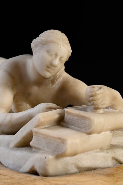 École Allemande du XVIIIe siècle Venus à l'étude
Sculpture en albâtre sur socle en...