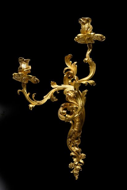 null Large pair of rocaille sconces in finely chased and gilded bronze with two swirling...
