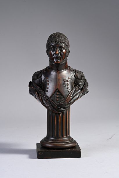 Ecole FRANÇAISE du début du XIXe siècle A very finely carved boxwood bust representing...