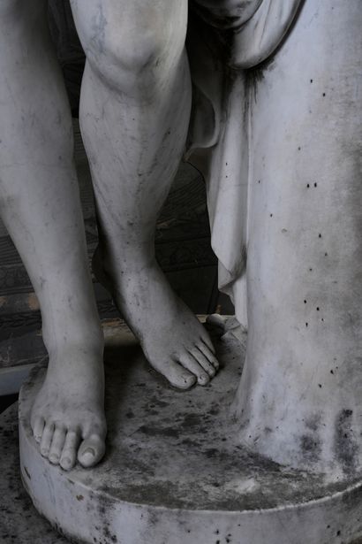 D'après Bertel THORDVALSEN (1777-1844) Vénus à la pomme
Sculpture en marbre blanc...