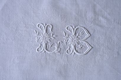 null Suite of twenty-two napkins, peony damask, 2nd half of the 19th century.
Decorated...