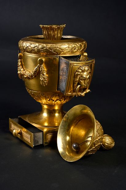null Chased and gilded bronze writing case stylizing a vase in the antique style....
